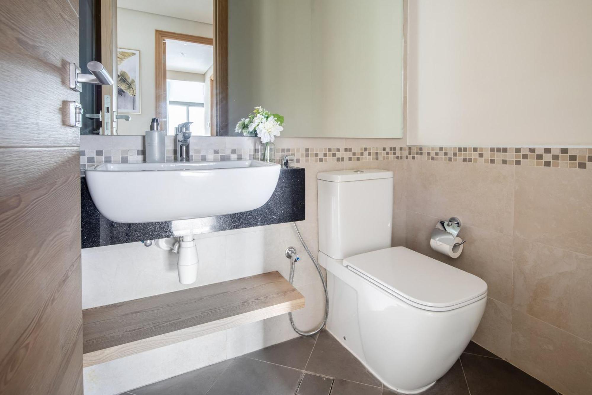 Frank Porter - Eleganz 5 By Danube Apartment Dubai